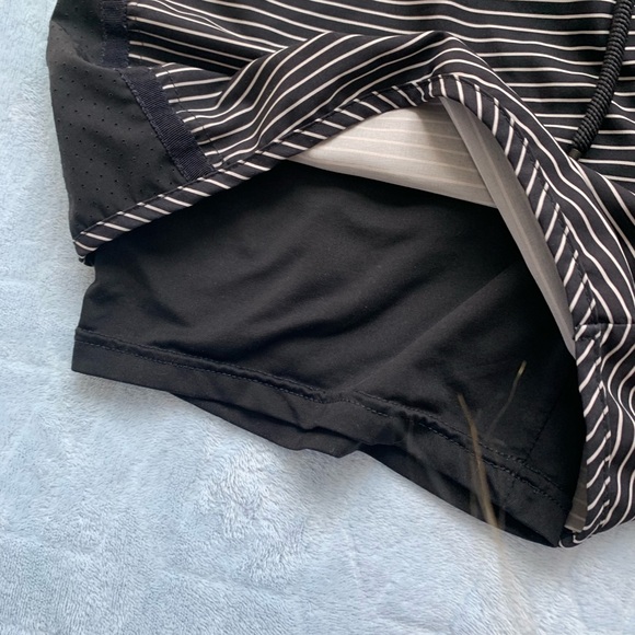 Black and White Athletic shorts with spandex - Picture 3 of 3